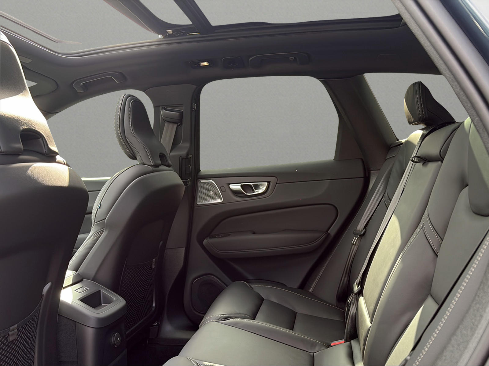 VOLVO XC60 T8 eAWD PluginHybrid Black Edition Geartronic-image-5