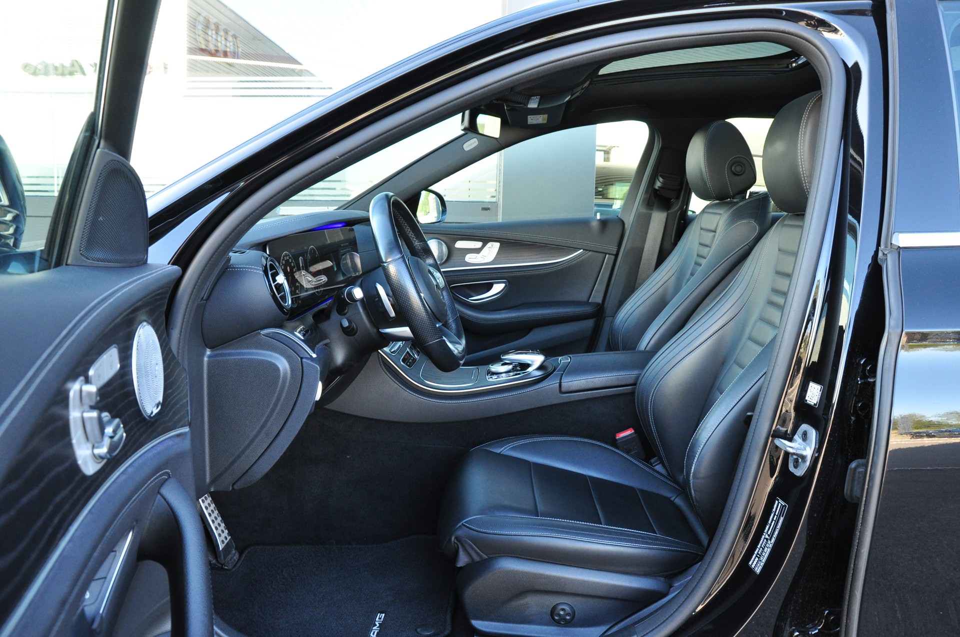 MERCEDES-BENZ E 220 d Swiss Star AMG Line 4Matic 9G-Tronic-image-28