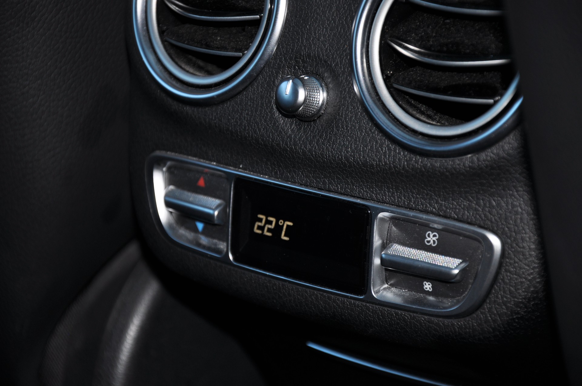 MERCEDES-BENZ E 220 d Swiss Star AMG Line 4Matic 9G-Tronic-image-16