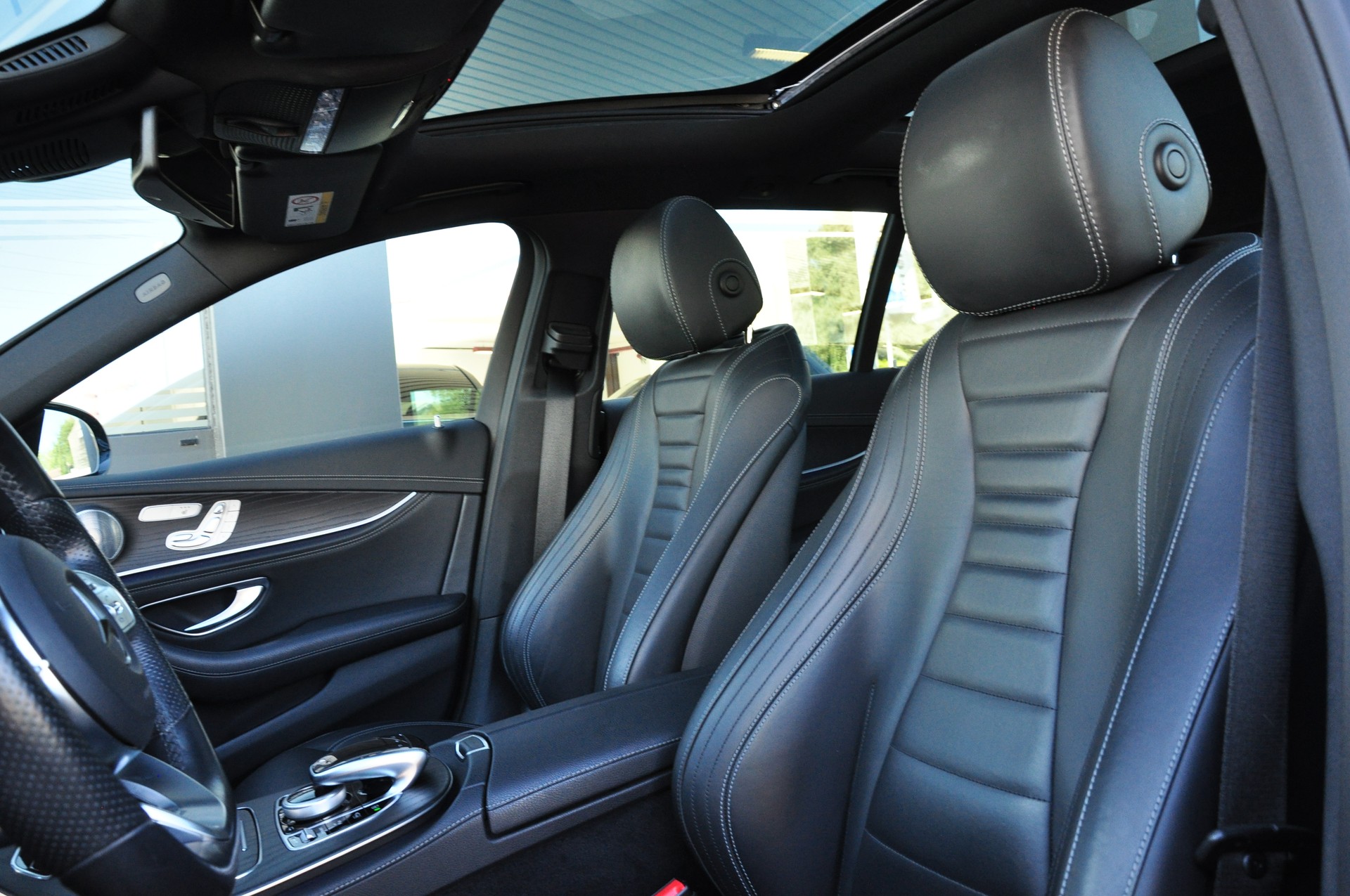 MERCEDES-BENZ E 220 d Swiss Star AMG Line 4Matic 9G-Tronic-image-19
