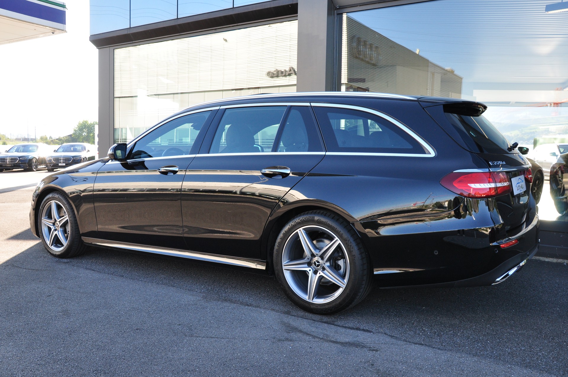 MERCEDES-BENZ E 220 d Swiss Star AMG Line 4Matic 9G-Tronic-image-5