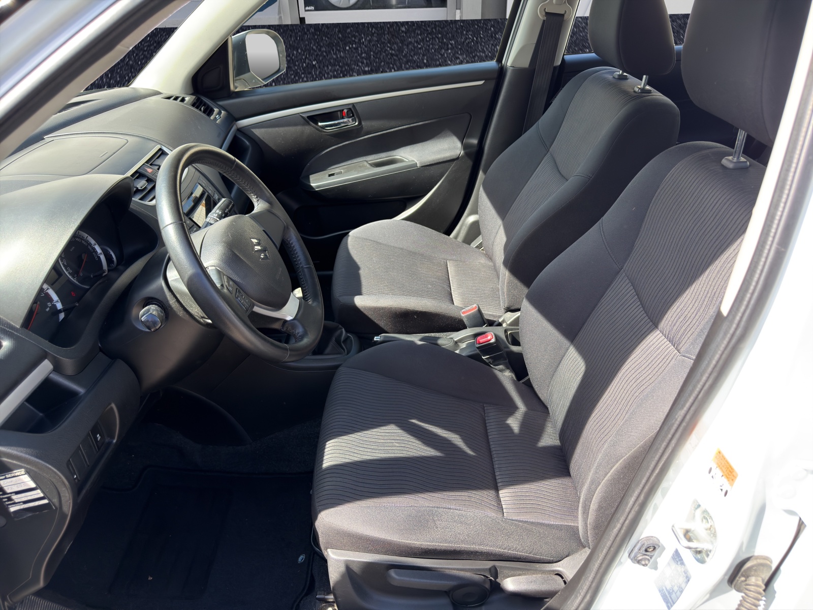 SUZUKI Swift 1.2i 16V GL 4x4-image-9