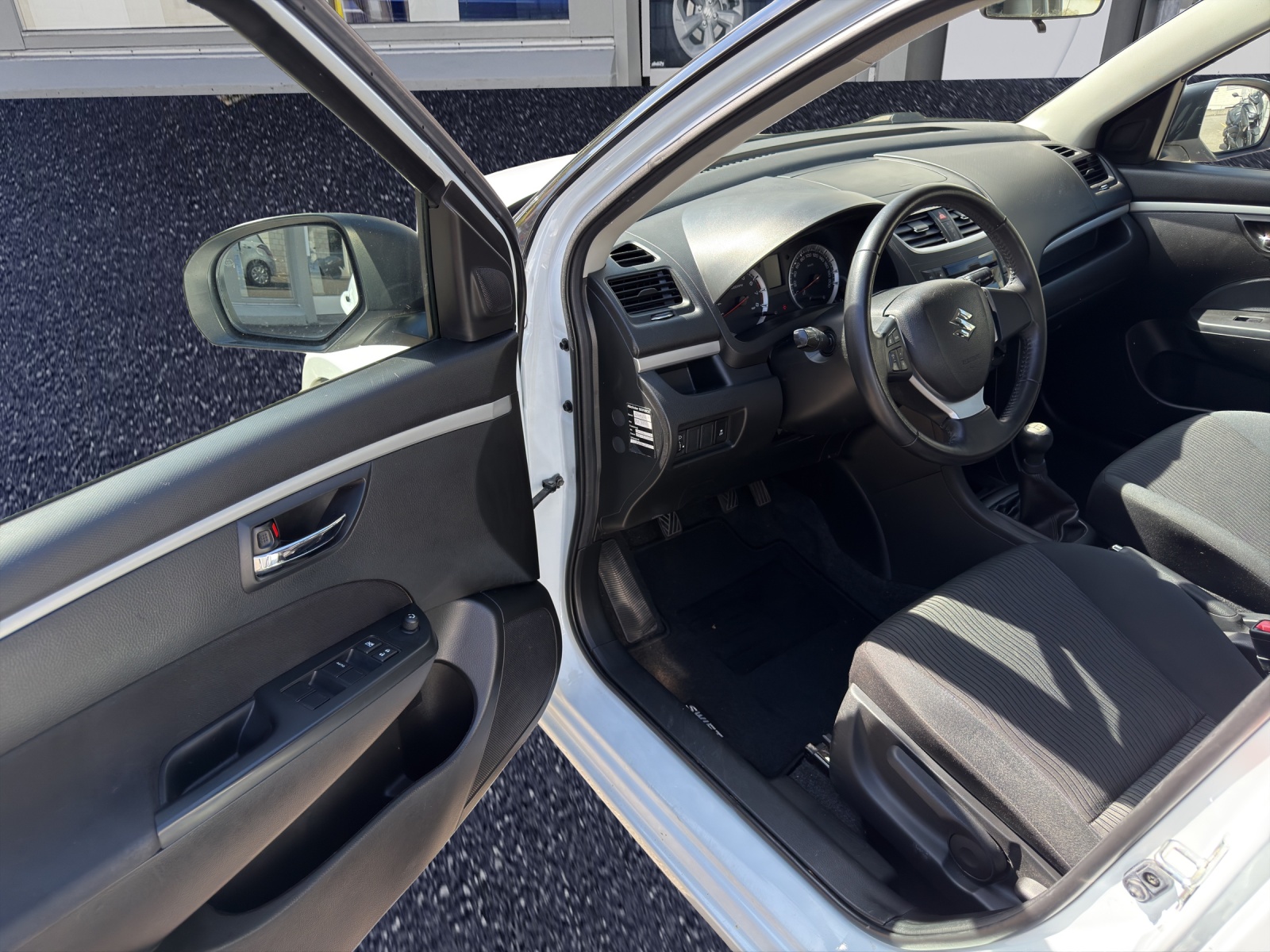 SUZUKI Swift 1.2i 16V GL 4x4-image-8
