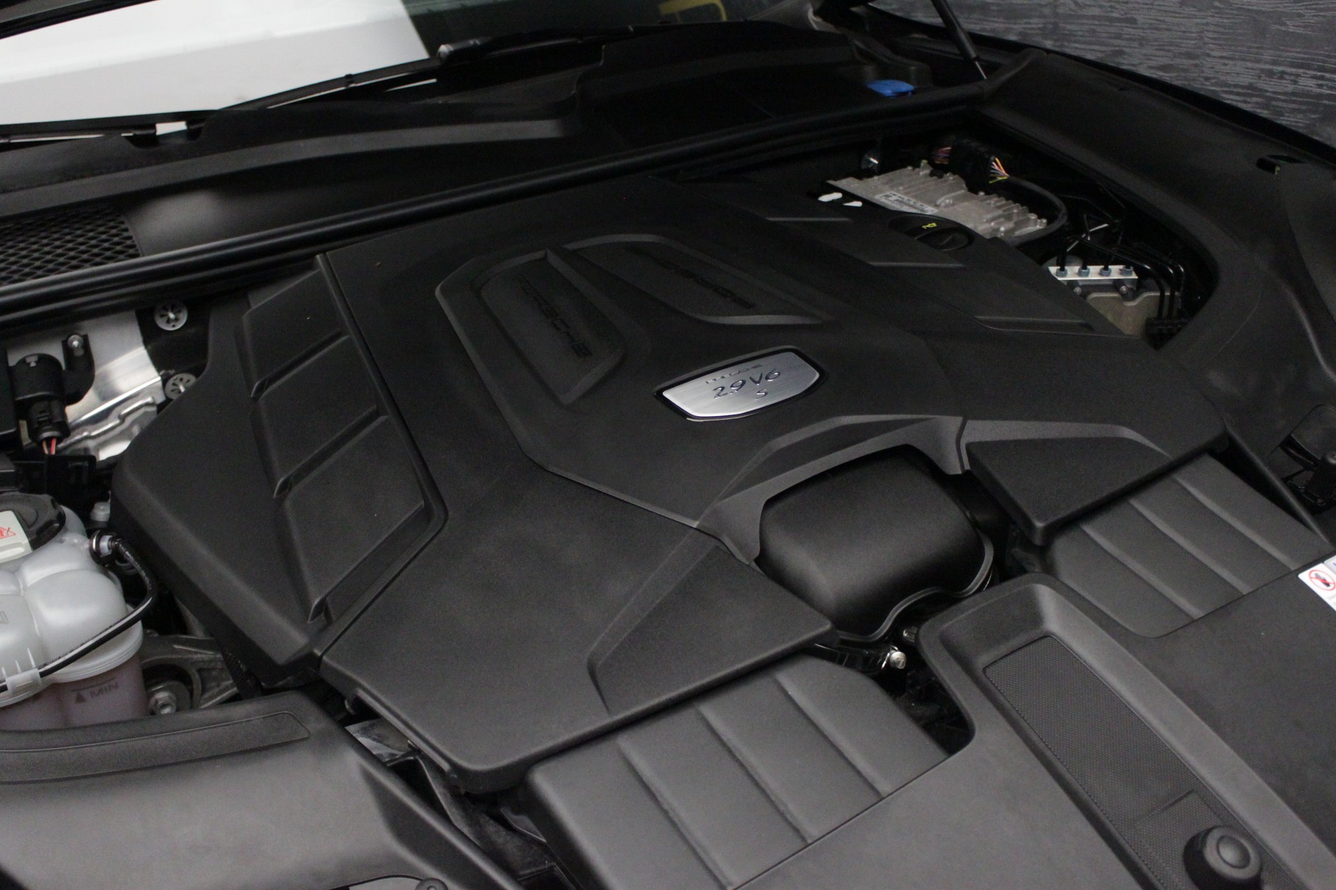 PORSCHE Cayenne S-image-28