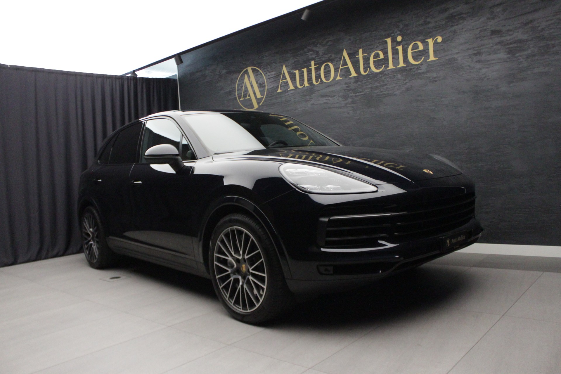 PORSCHE Cayenne S-showroom-element-2