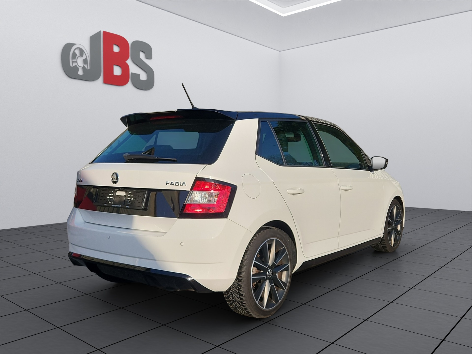 SKODA Fabia 1.4 TSI R5 DSG-image-4