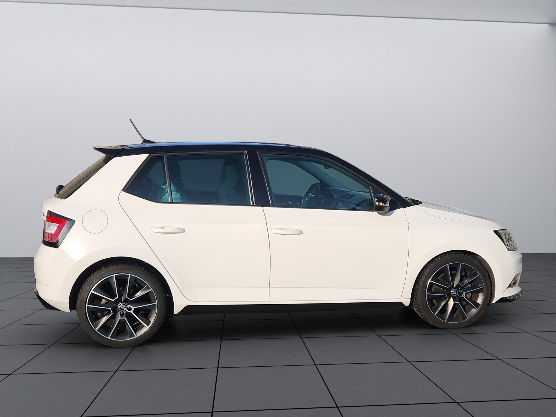 SKODA Fabia 1.4 TSI R5 DSG-image-3