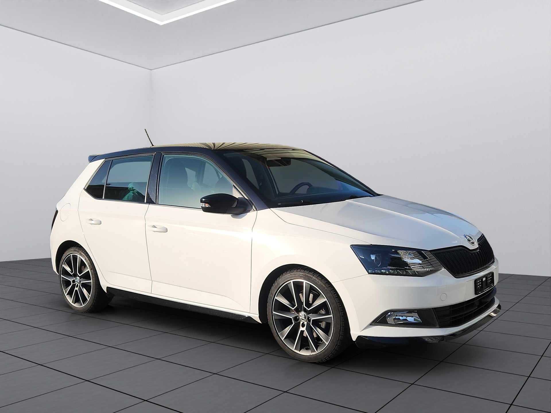 SKODA Fabia 1.4 TSI R5 DSG-image-2