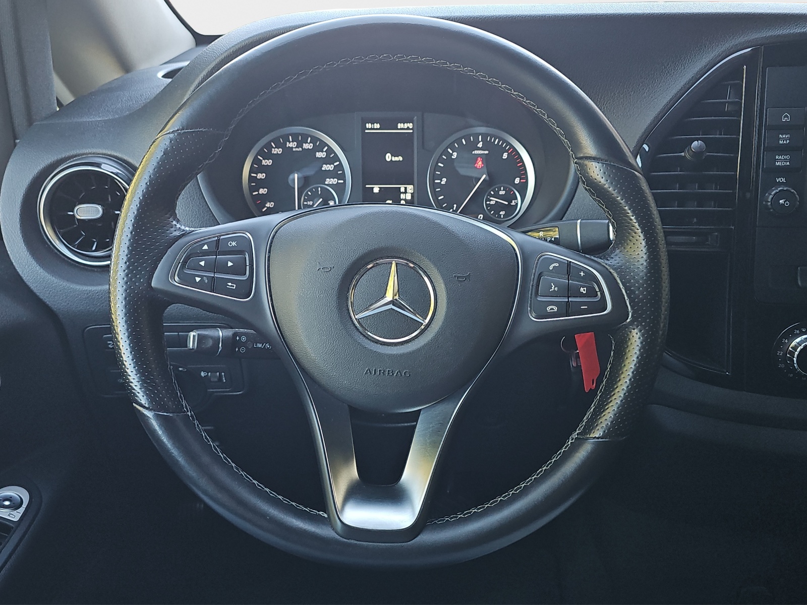 MERCEDES-BENZ Vito 116 CDI Select Tourer 4Matic 9G-Tronic-image-9