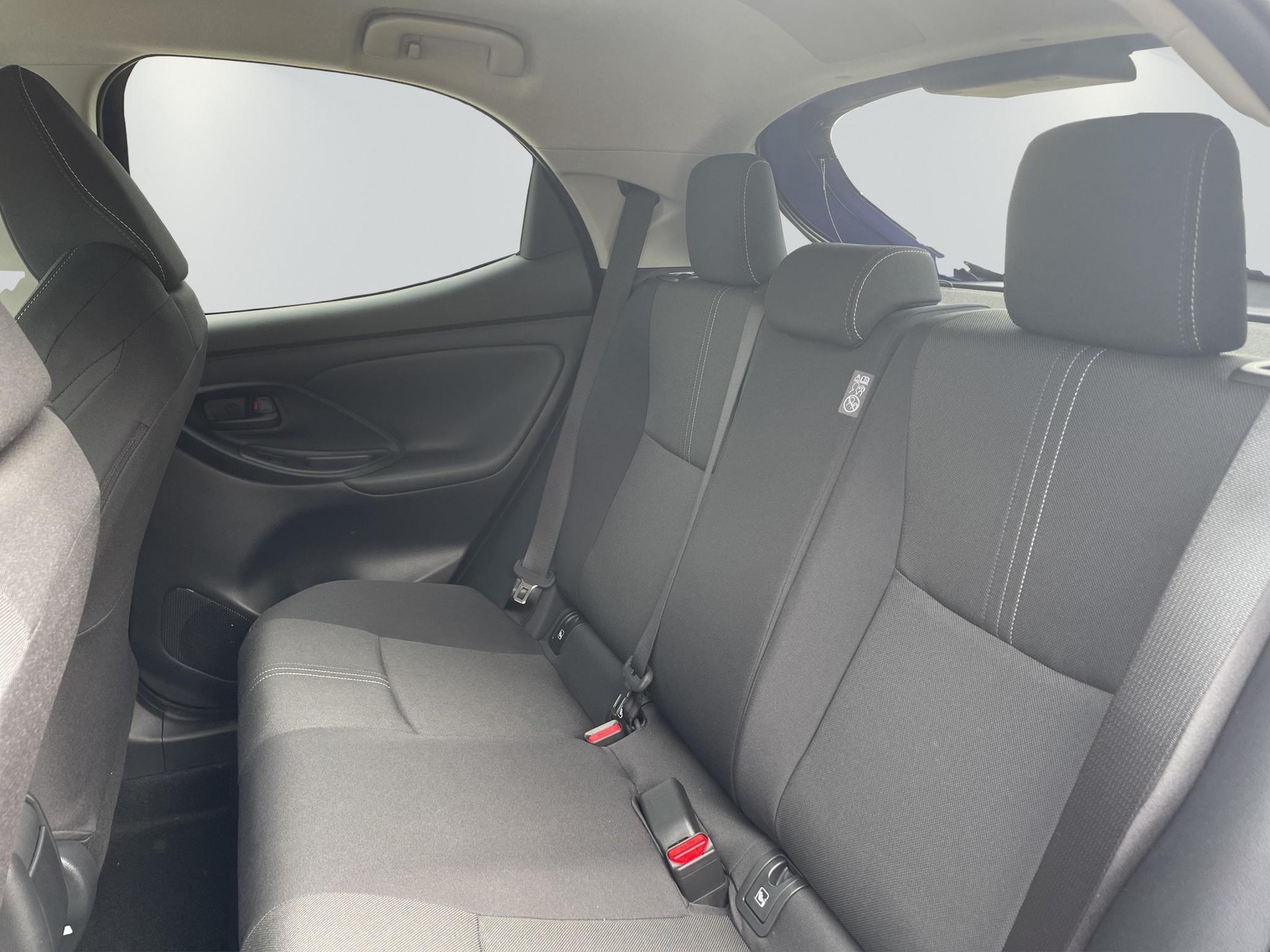 TOYOTA Yaris 1.5 VVT-i HSD Trend-image-12