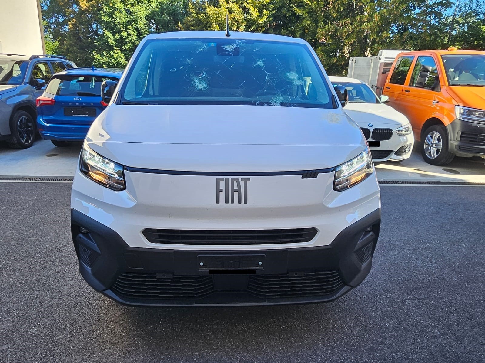 FIAT Doblo 1.5 BlueHDi L1 AUTOM HAGEL GRELE. SCHEIBE WURDE SCHON ERZETSEN-image-0