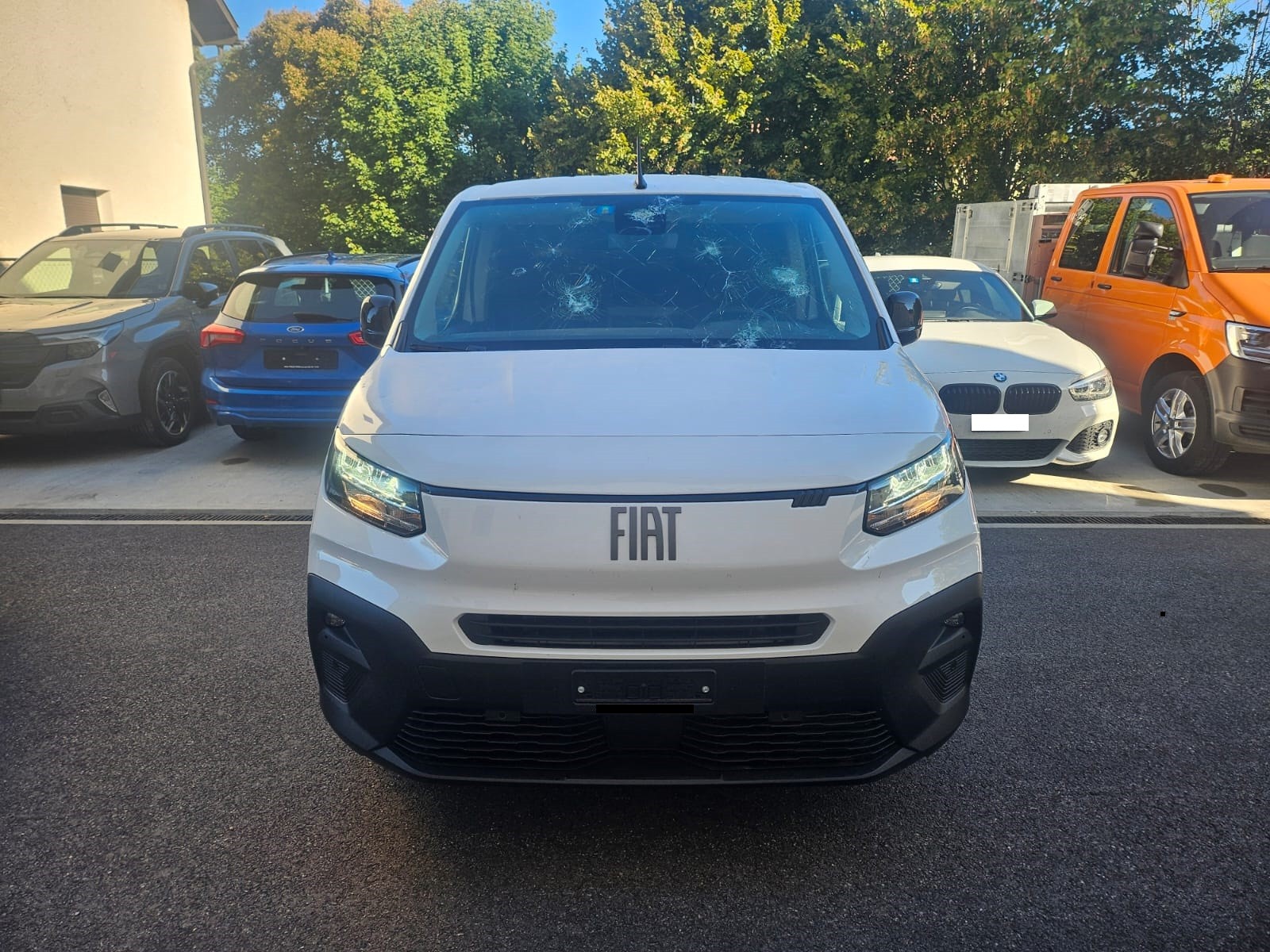 FIAT Doblo 1.5 BlueHDi L1 AUTOM HAGEL GRELE. SCHEIBE WURDE SCHON ERZETSEN-image-1