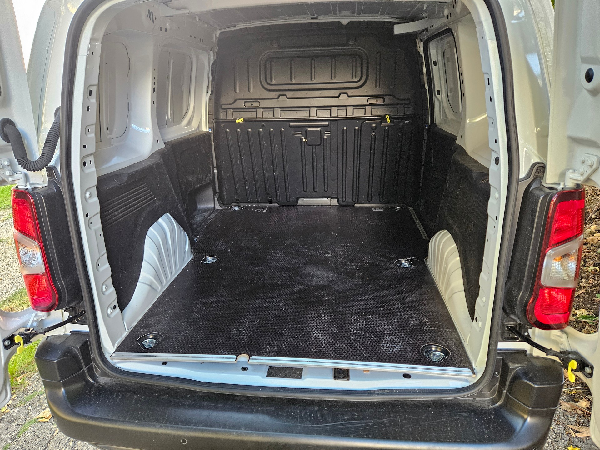 FIAT Doblo 1.5 BlueHDi L1 AUTOM HAGEL GRELE.-image-12