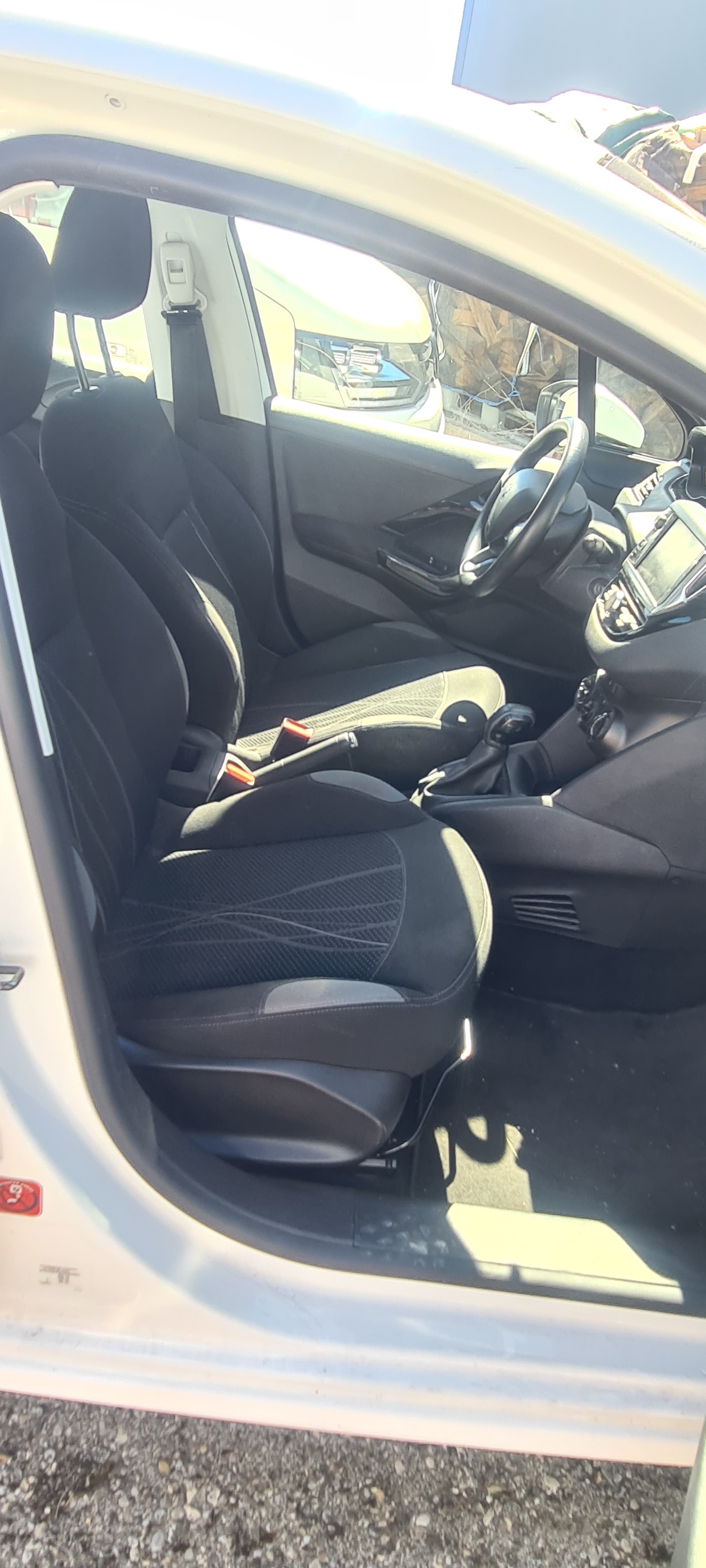 PEUGEOT 208 1.4 VTI Active-image-12