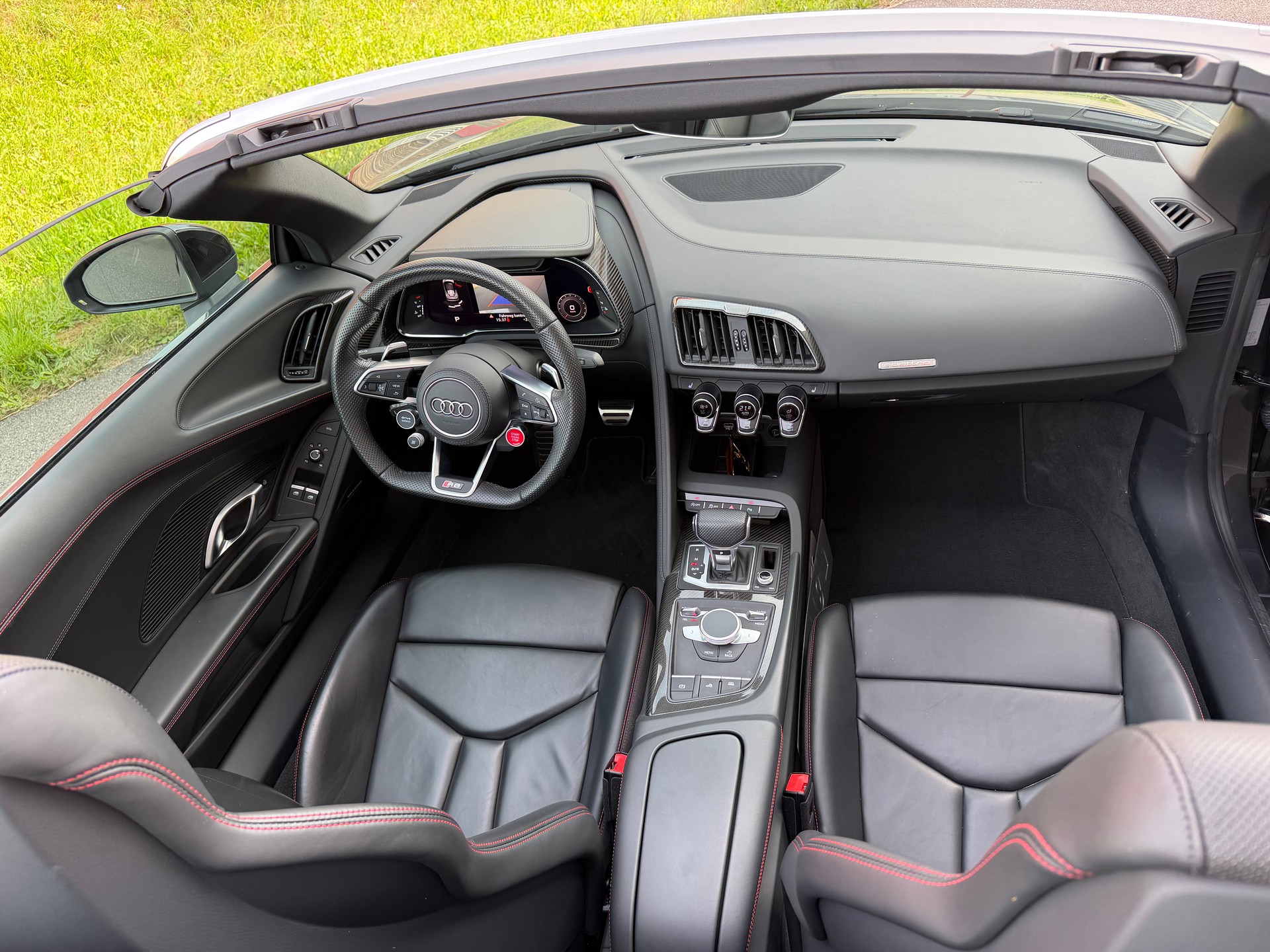 AUDI 5.2 FSI V10 performance quattro S-Tronic-image-13