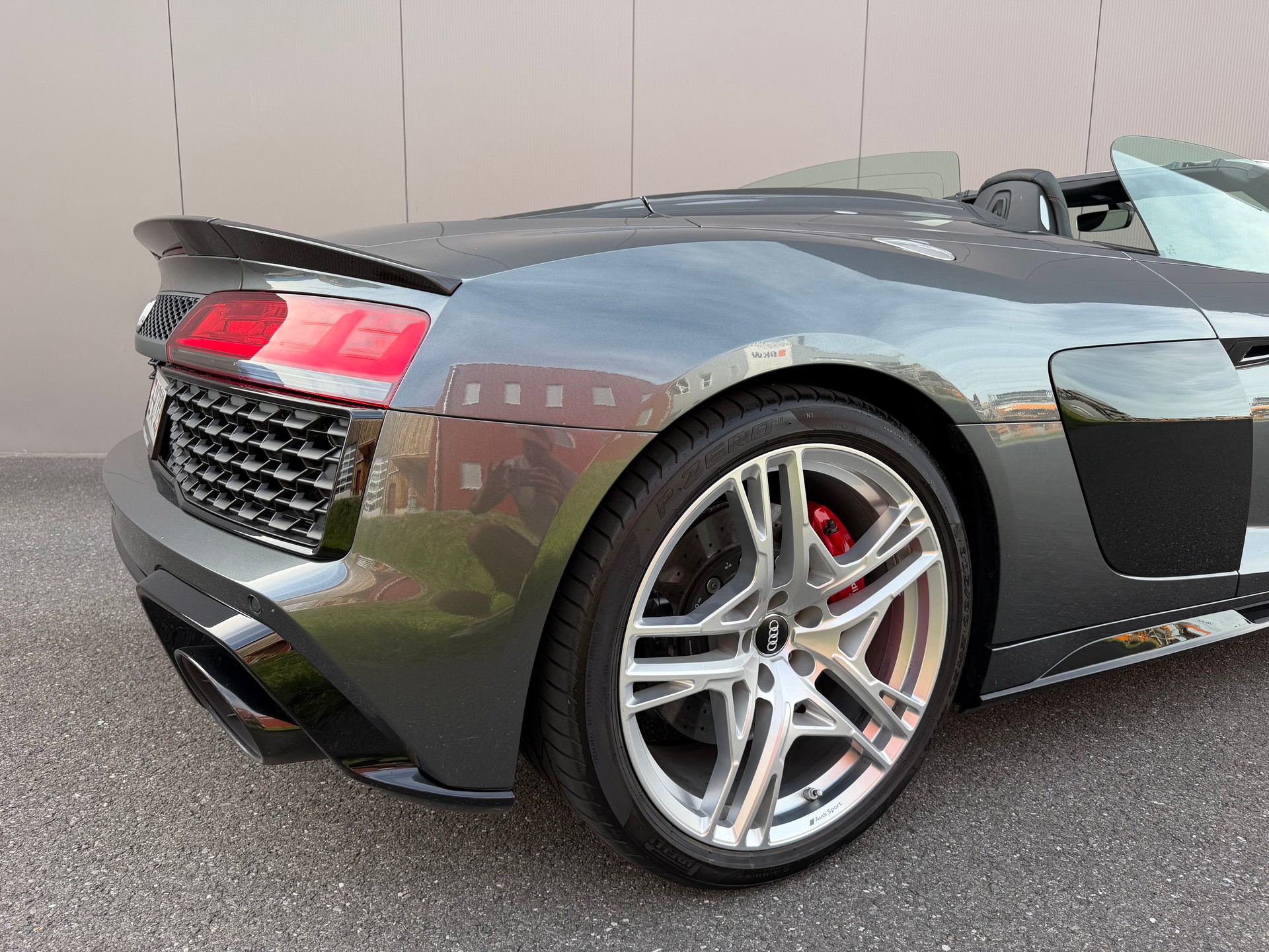 AUDI 5.2 FSI V10 performance quattro S-Tronic-image-9