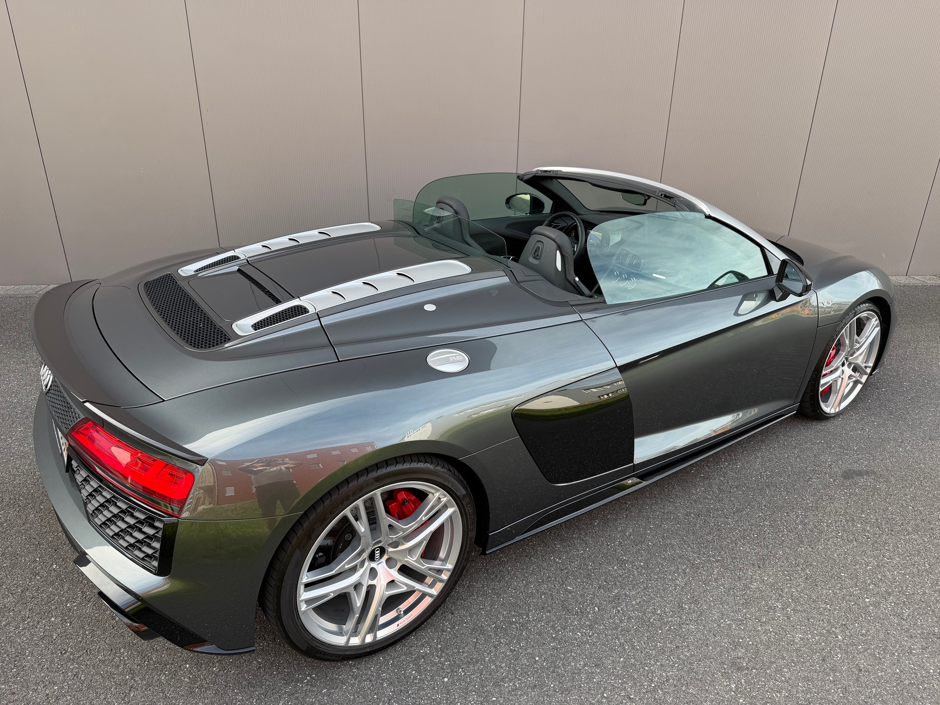 AUDI 5.2 FSI V10 performance quattro S-Tronic-image-7