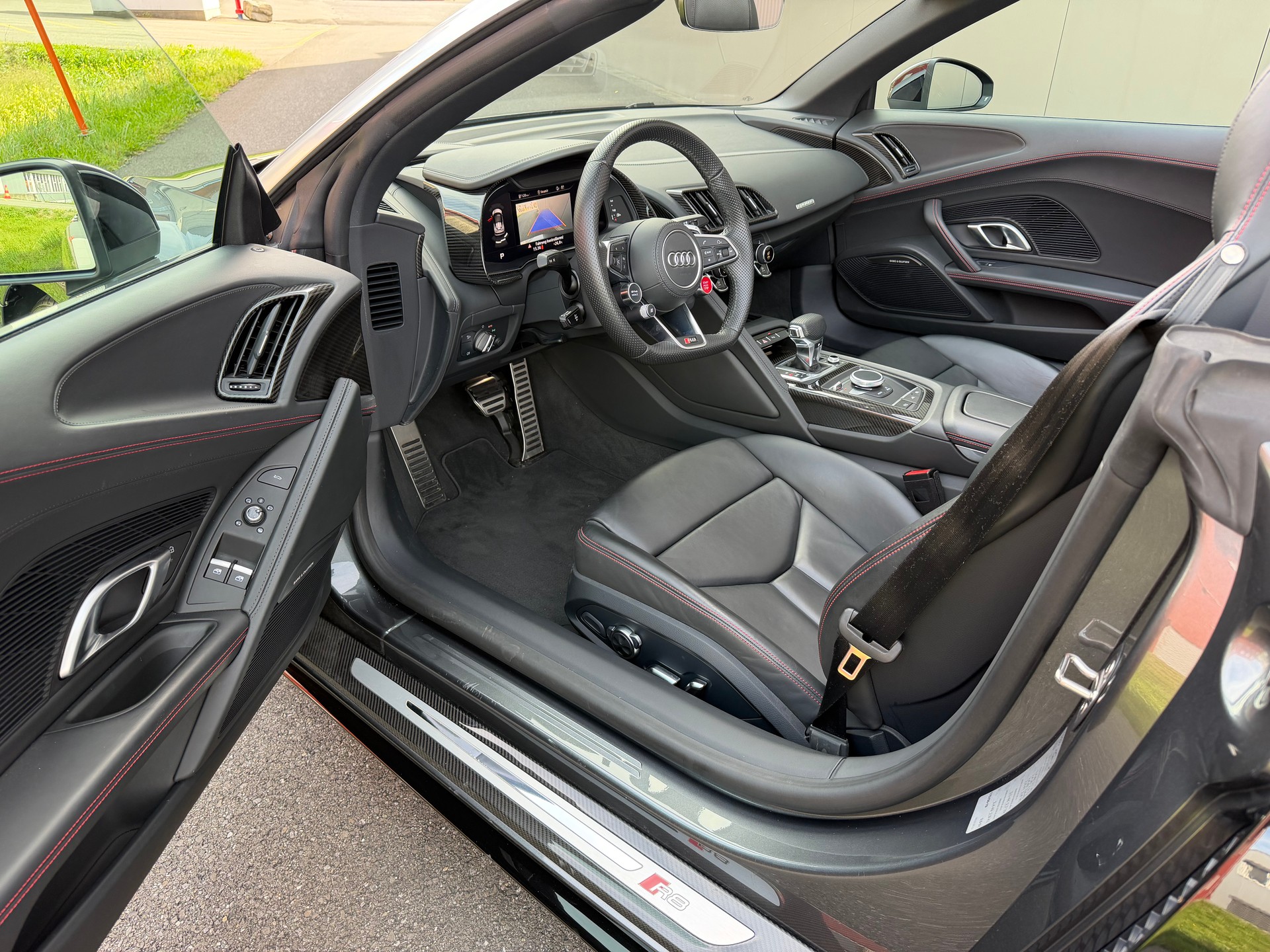 AUDI 5.2 FSI V10 performance quattro S-Tronic-image-12