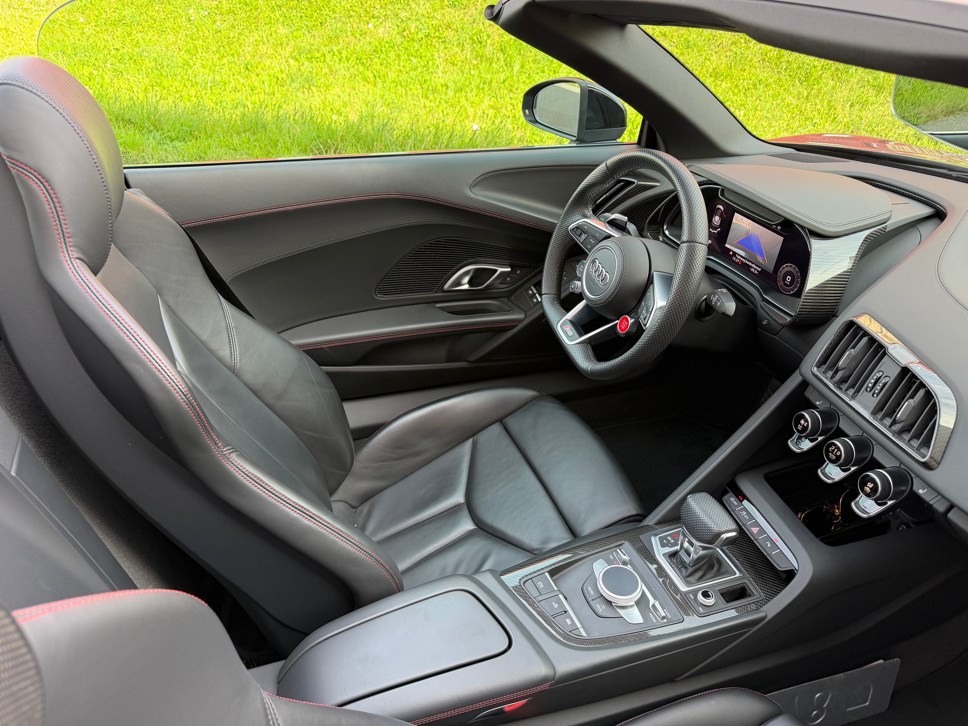 AUDI 5.2 FSI V10 performance quattro S-Tronic-image-11
