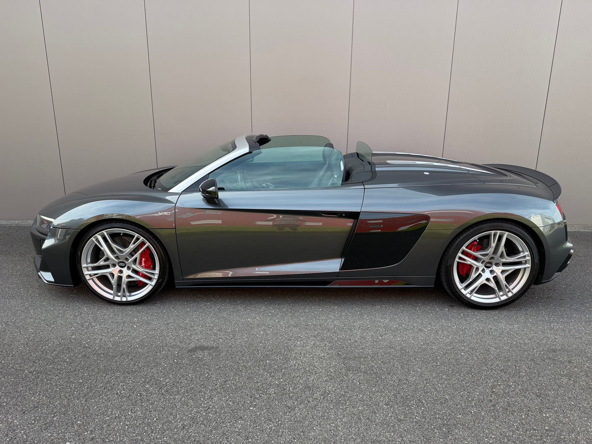 AUDI 5.2 FSI V10 performance quattro S-Tronic-image-1