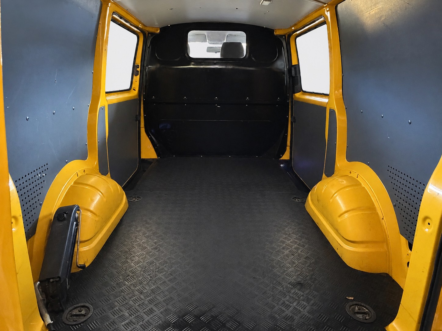 VW T6.1 2.0 TDI 4Motion DSG-image-13