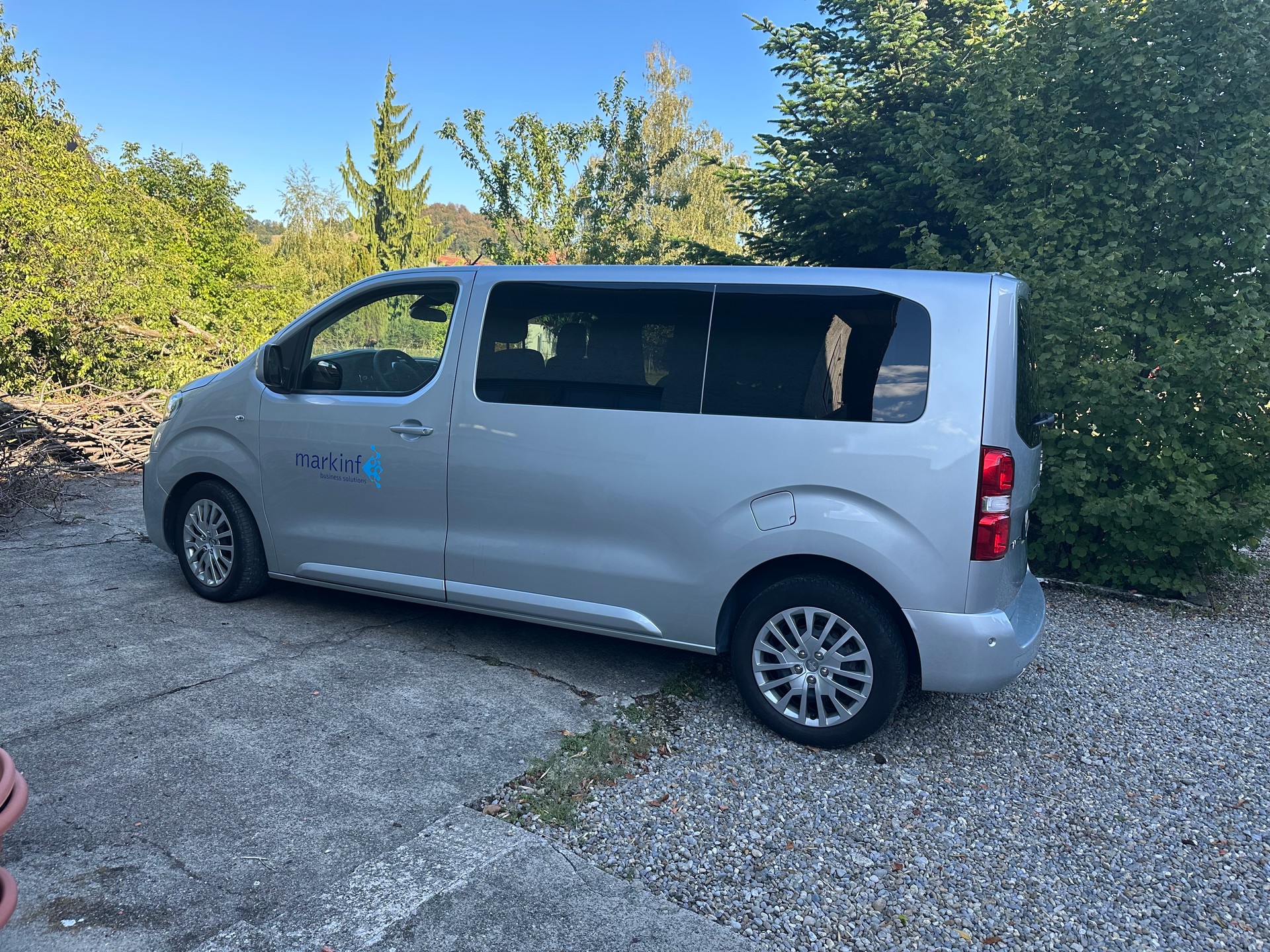 PEUGEOT Traveller 2.0 BlueHDi Business Standard-image-0