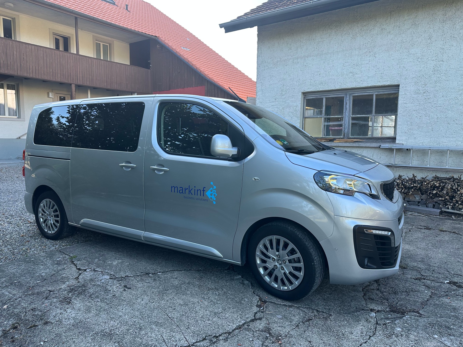 PEUGEOT Traveller 2.0 BlueHDi Business Standard-image-2
