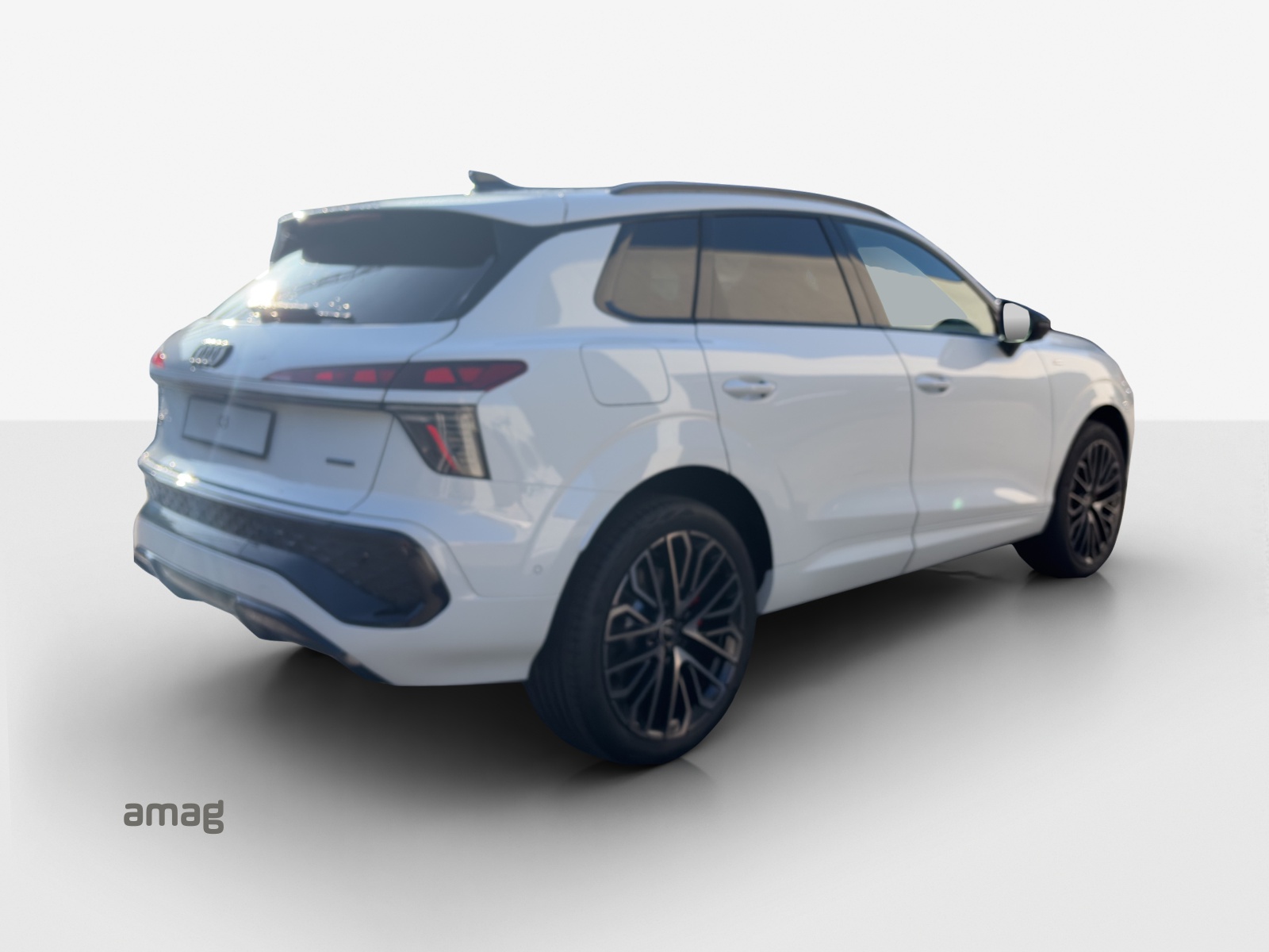 AUDI Q3 SUV TFSI quattro 195 kW S tronic-image-4
