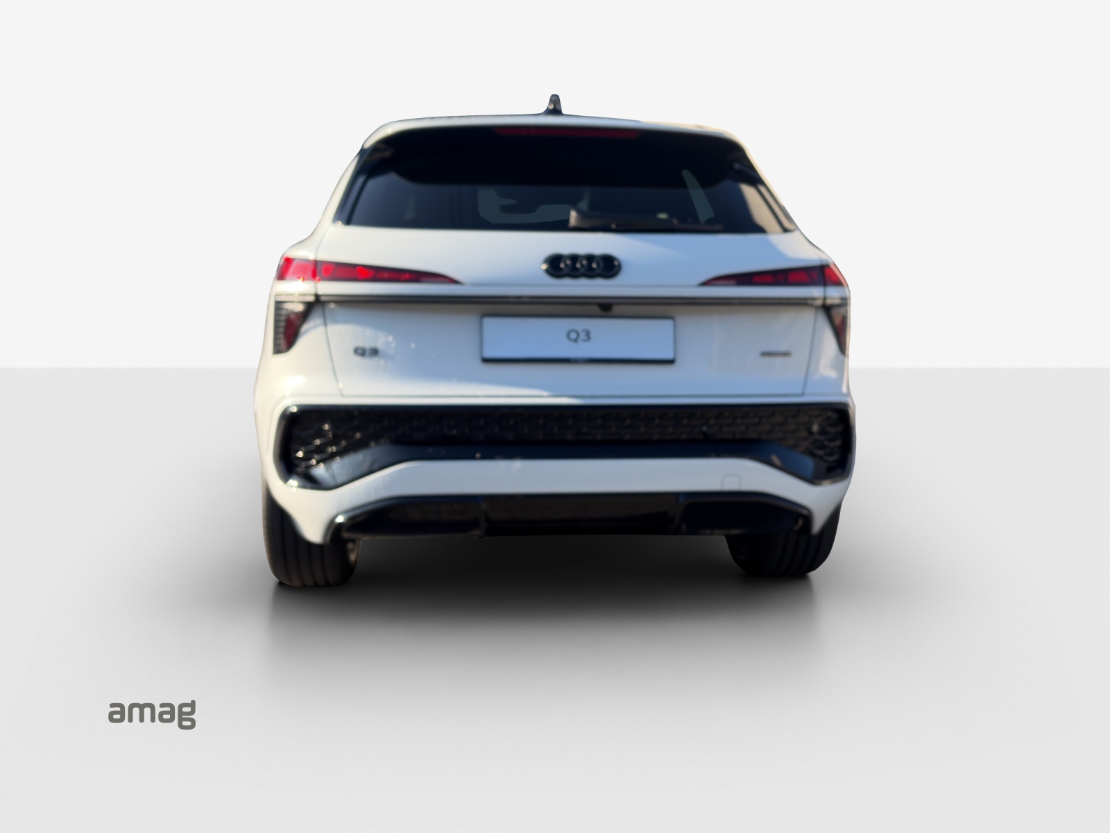 AUDI Q3 SUV TFSI quattro 195 kW S tronic-image-3