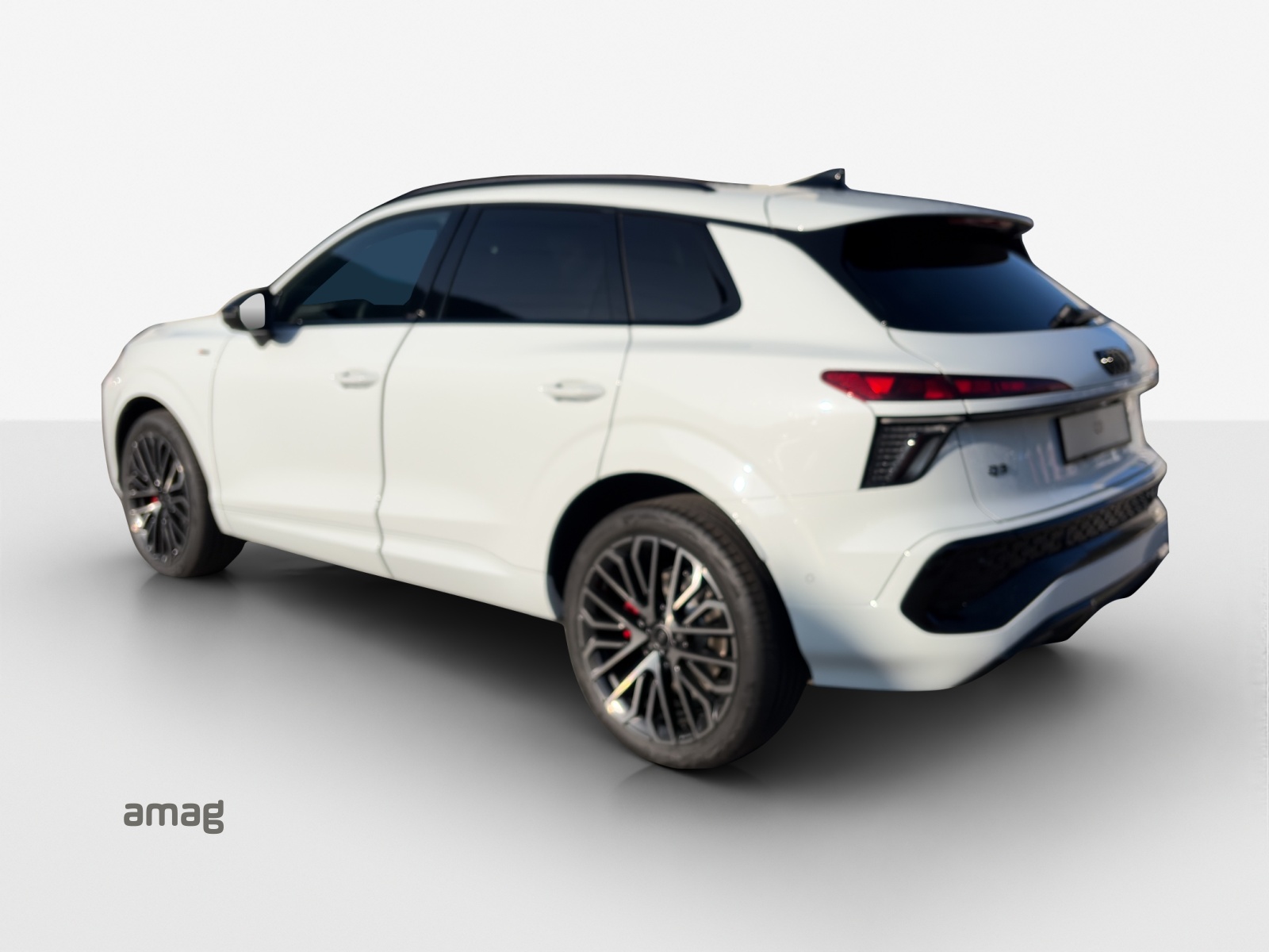 AUDI Q3 SUV TFSI quattro 195 kW S tronic-image-2