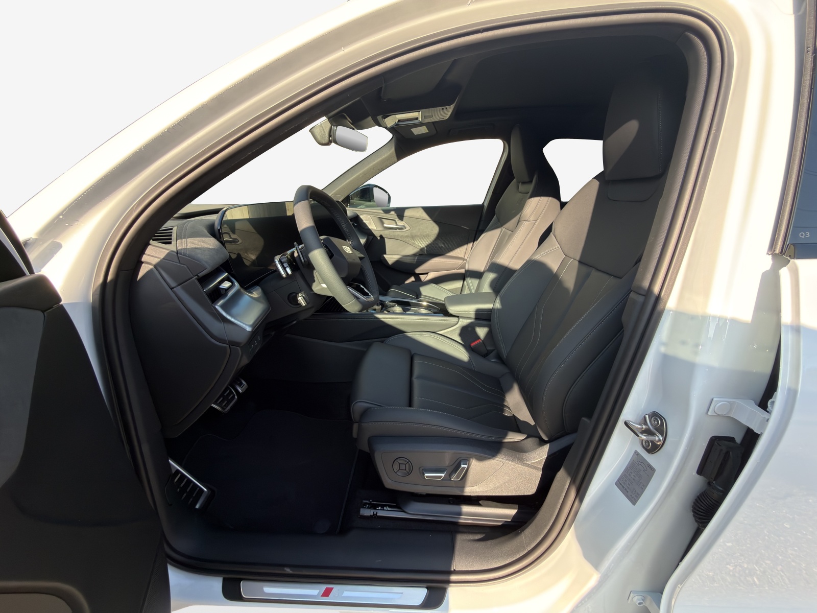 AUDI Q3 SUV TFSI quattro 195 kW S tronic-image-7