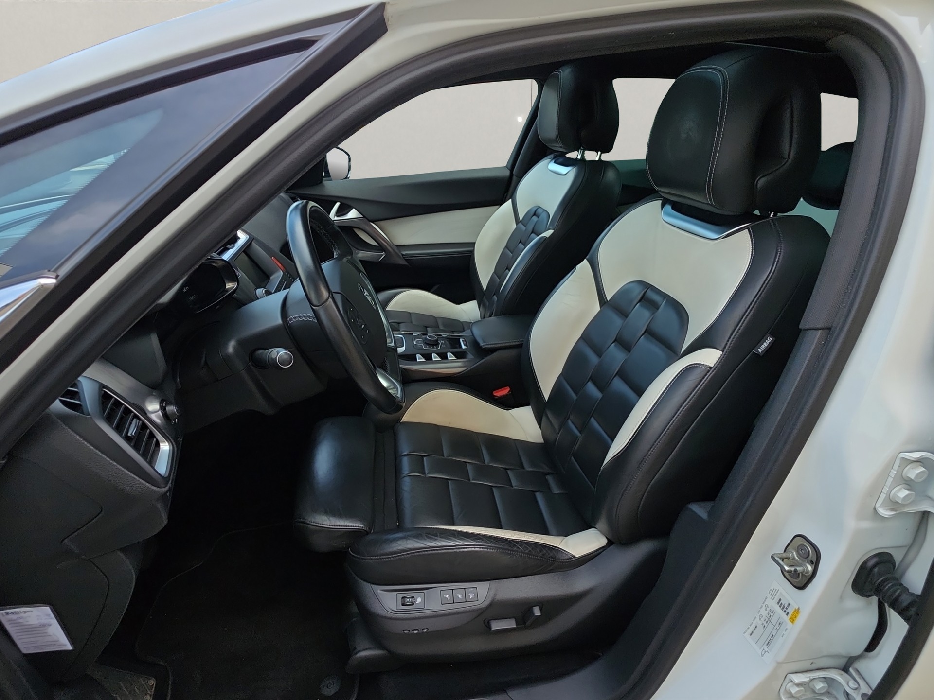 DS AUTOMOBILES DS5 2.0 e-HDi Sport Chic Automatic-image-12