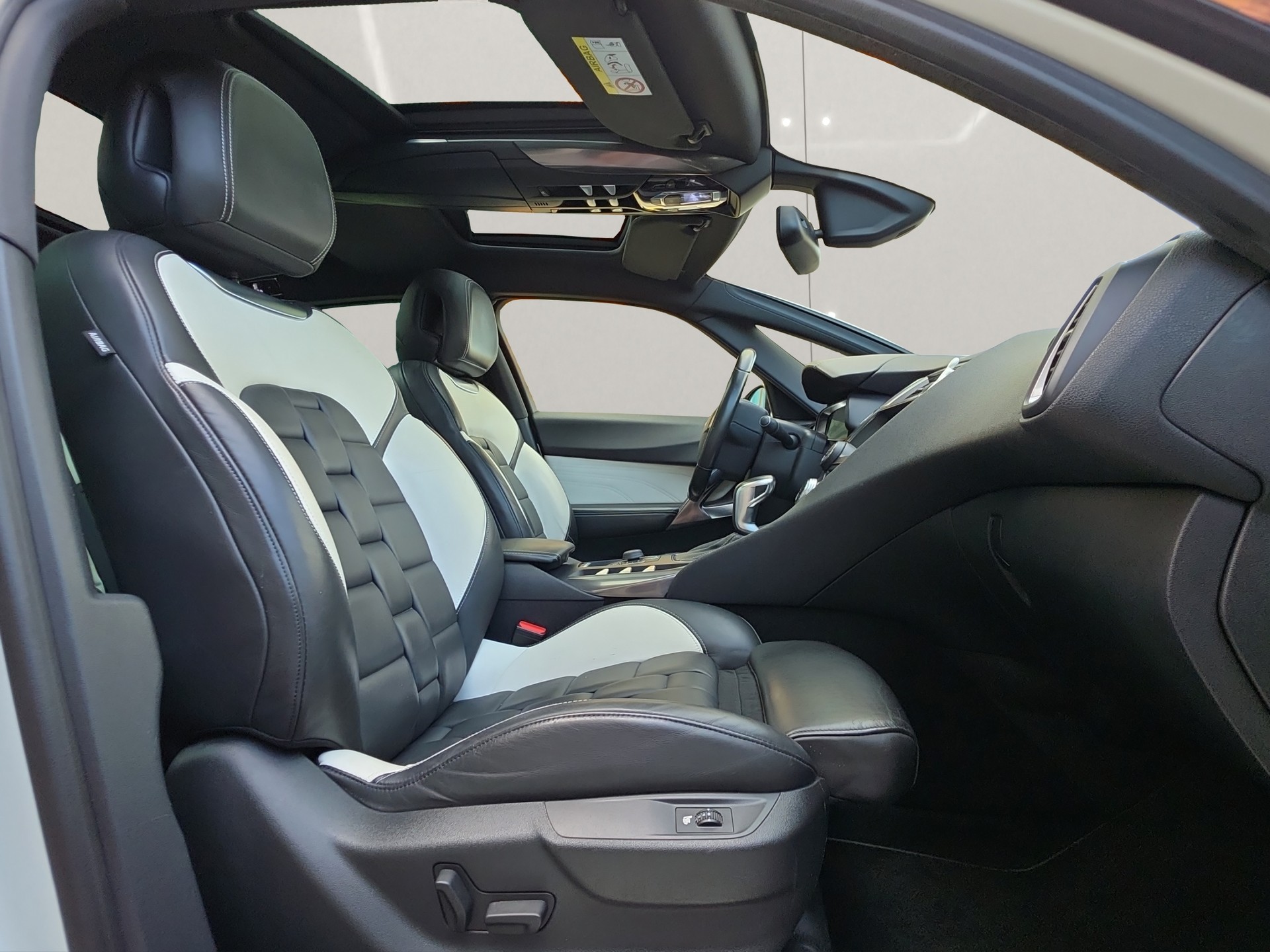 DS AUTOMOBILES DS5 2.0 e-HDi Sport Chic Automatic-image-4
