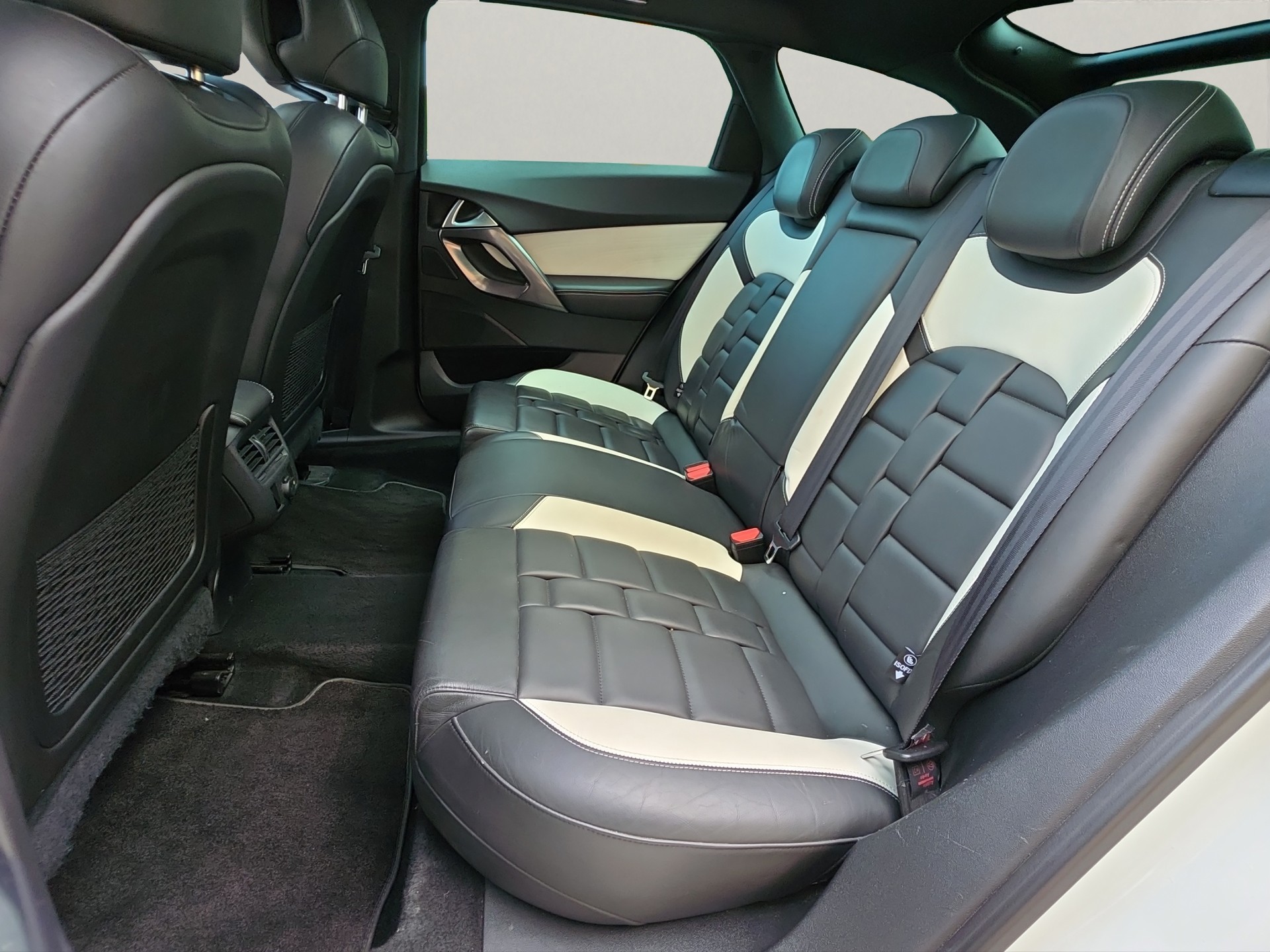 DS AUTOMOBILES DS5 2.0 e-HDi Sport Chic Automatic-image-11