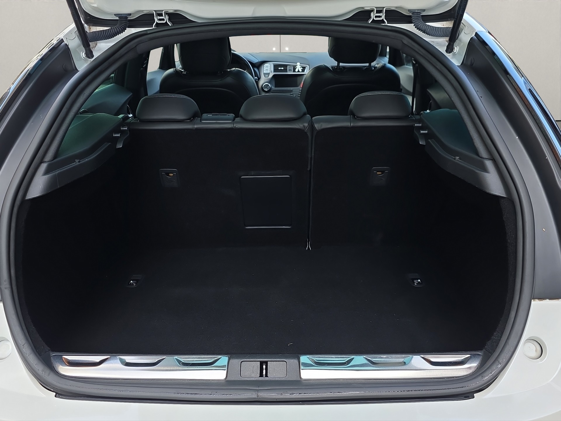 DS AUTOMOBILES DS5 2.0 e-HDi Sport Chic Automatic-image-8