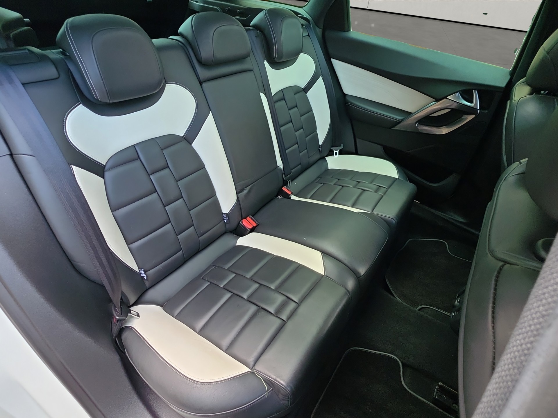 DS AUTOMOBILES DS5 2.0 e-HDi Sport Chic Automatic-image-5