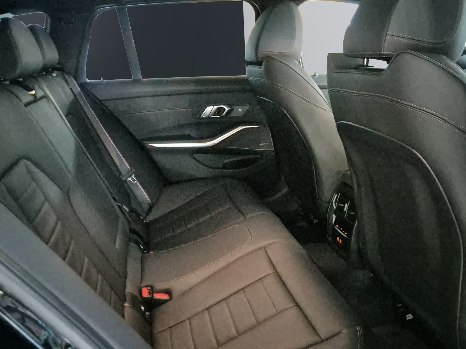 BMW M340i xDrive Touring-image-14