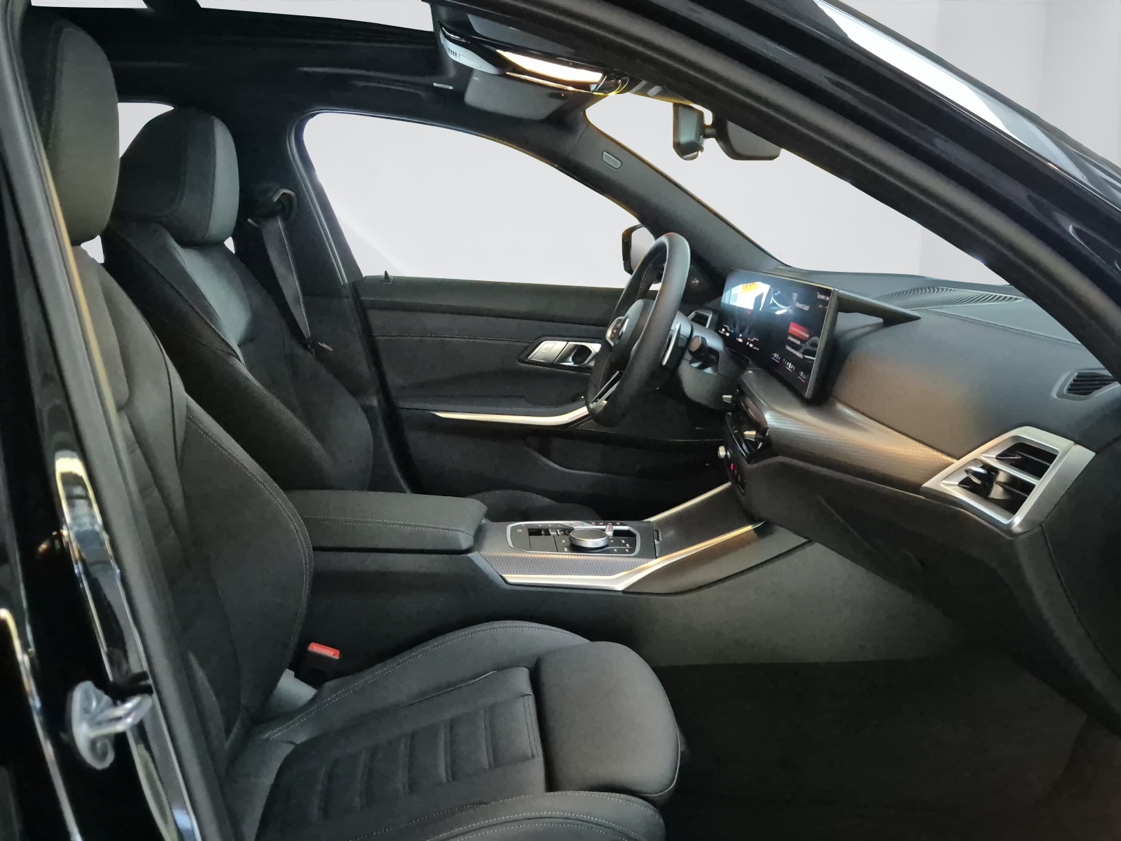 BMW M340i xDrive Touring-image-13