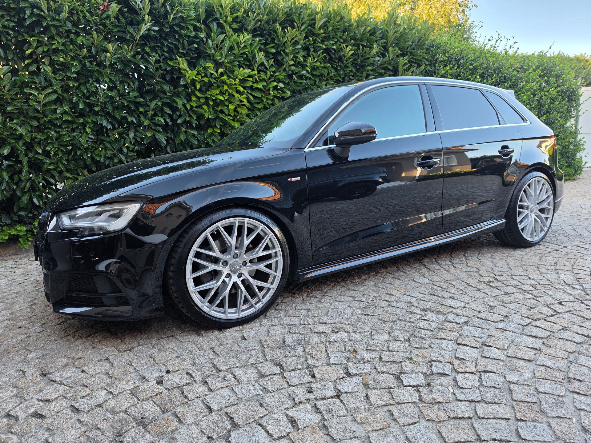 AUDI 2.0 40 TFSI Sport qu. S-Tronic-image-2