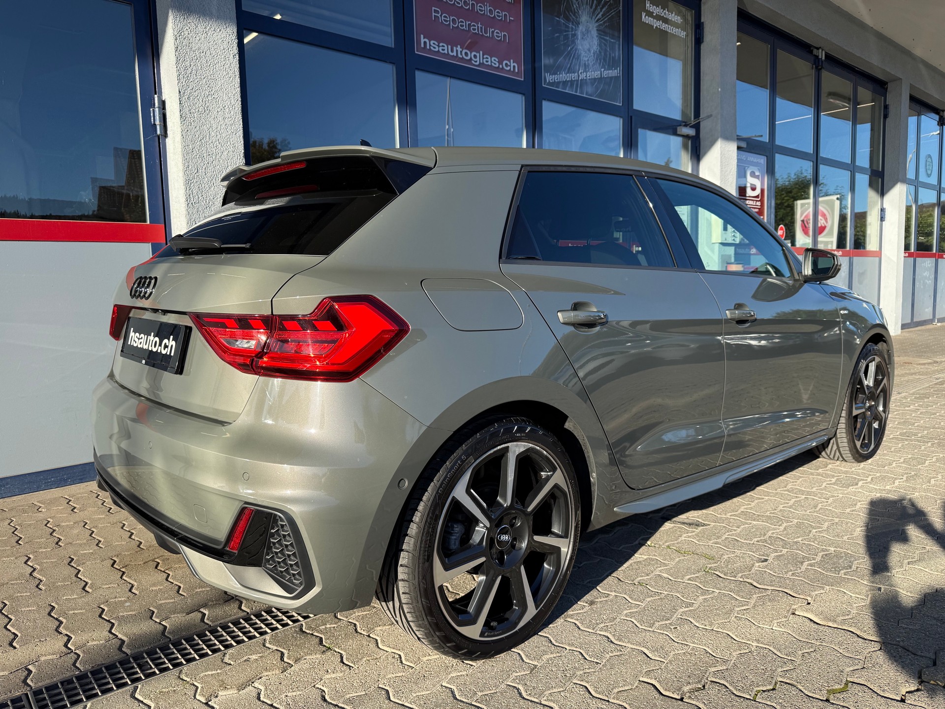 AUDI A1 Sportback 35 TFSI S Line S-tronic-image-2