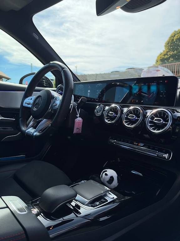 MERCEDES-BENZ A 35 AMG 4Matic Speedshift-image-1