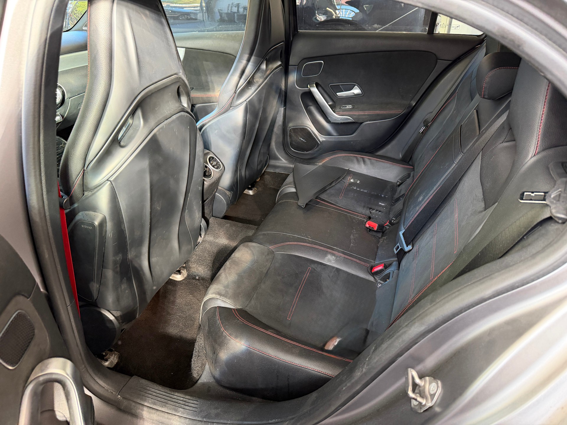 MERCEDES-BENZ A 35 AMG 4Matic Speedshift-image-6