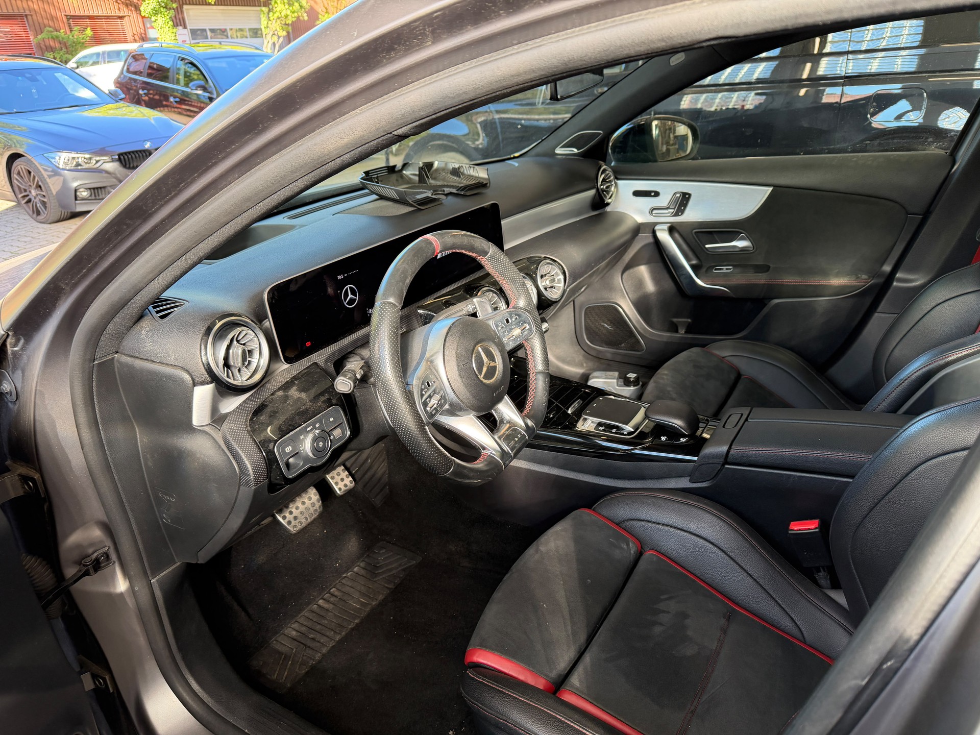 MERCEDES-BENZ A 35 AMG 4Matic Speedshift-image-5