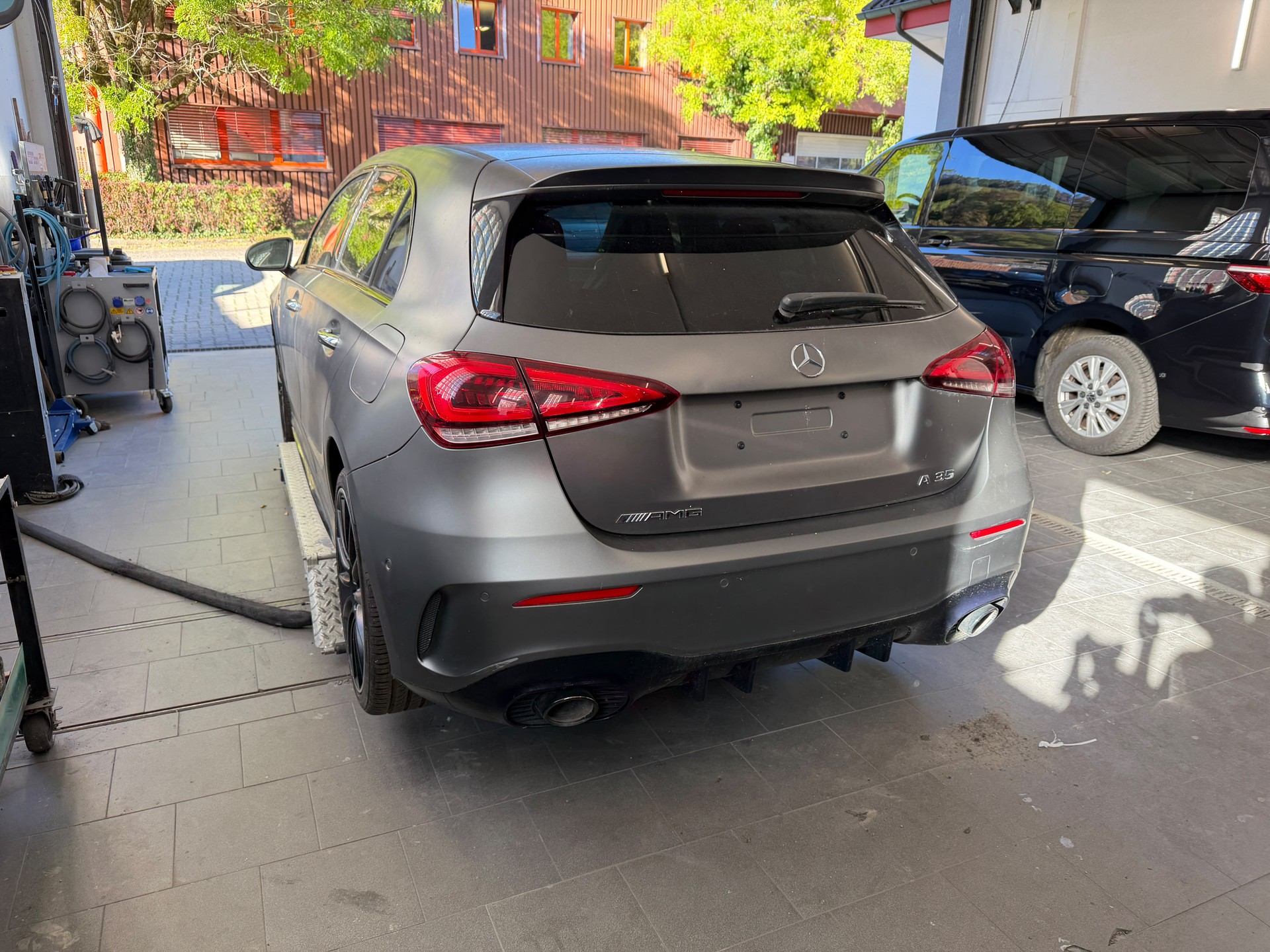 MERCEDES-BENZ A 35 AMG 4Matic Speedshift-image-3