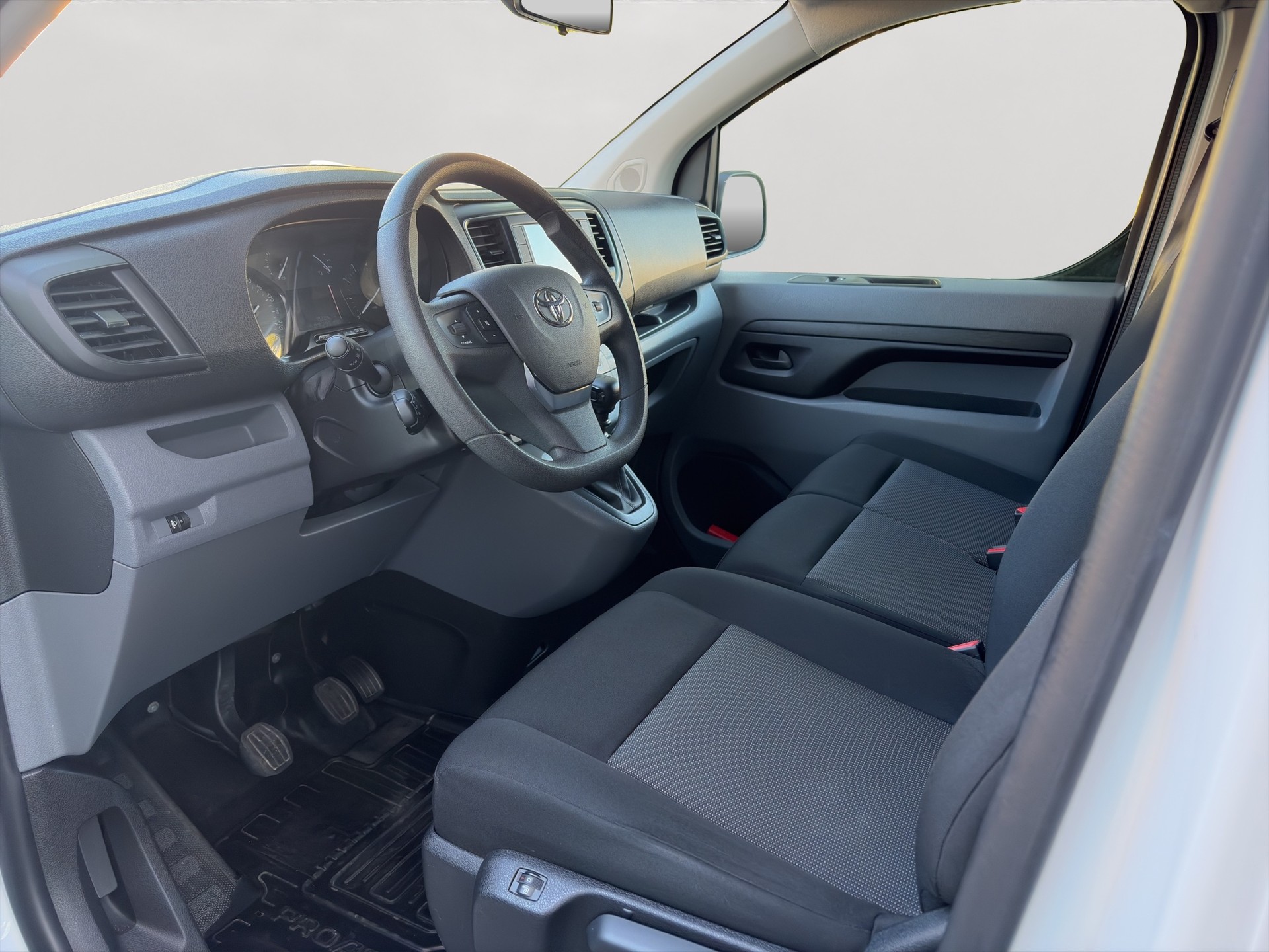 TOYOTA Proace 2.0D Combi Long-image-6