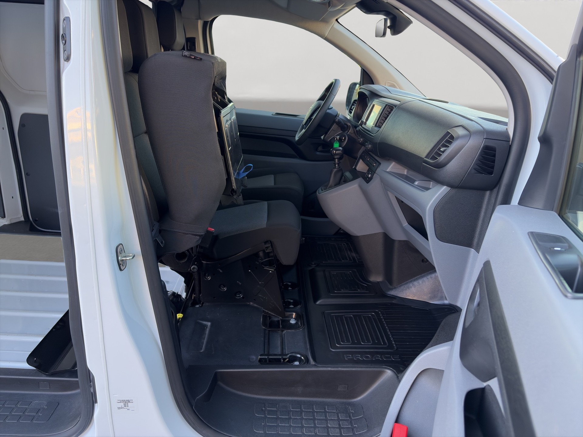 TOYOTA Proace 2.0D Combi Long-image-8