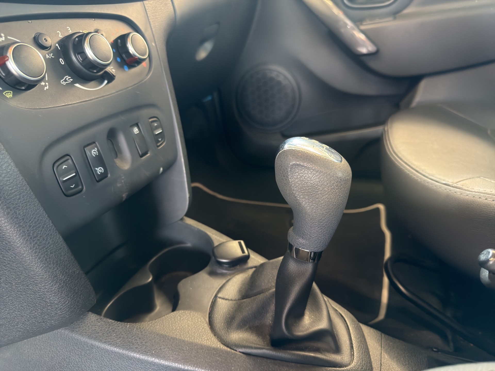 DACIA Sandero Tce 90 Celebration-image-13