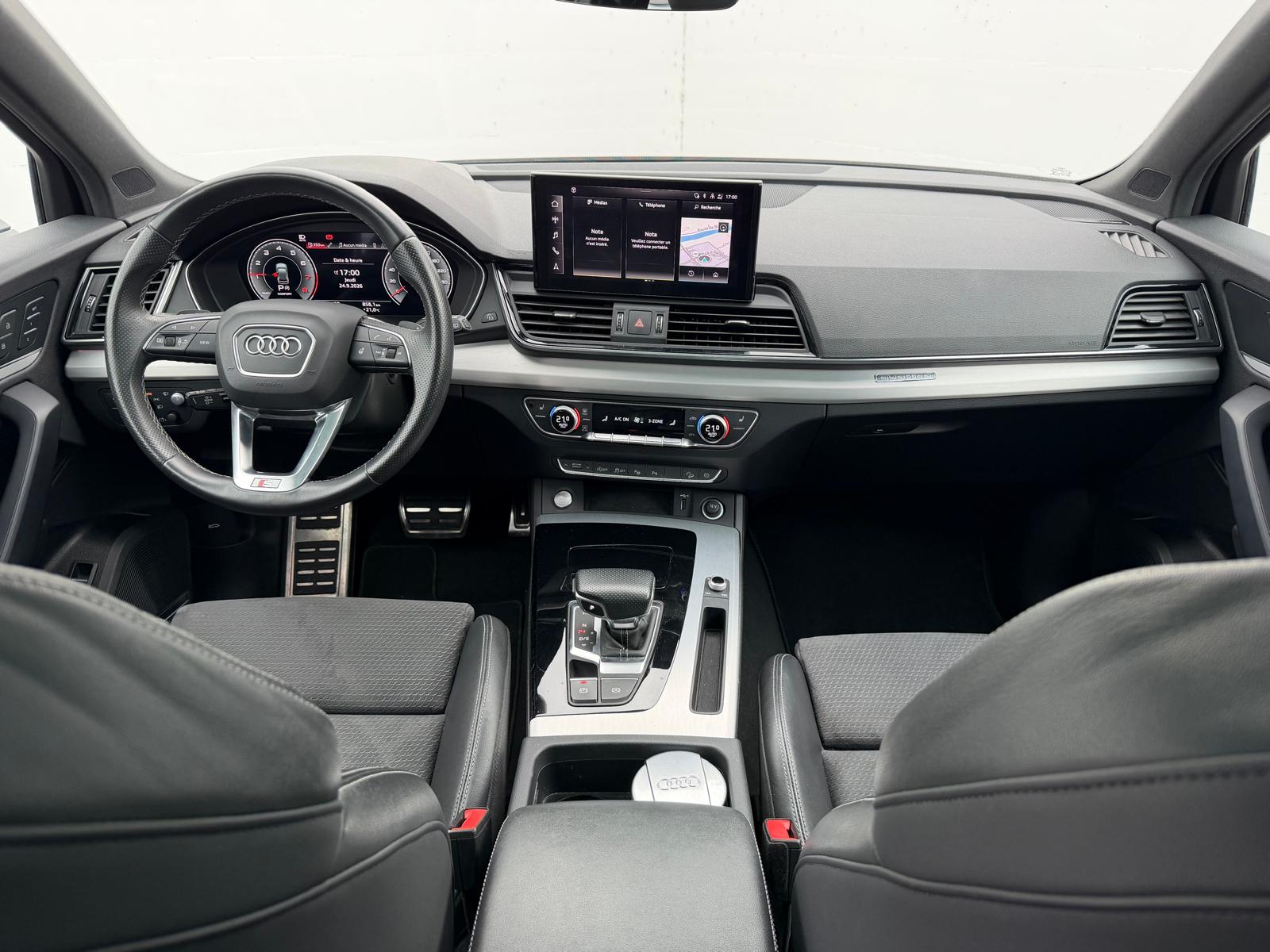 AUDI Q5 45 TFSI Black Edition quattro S-tronic-image-9
