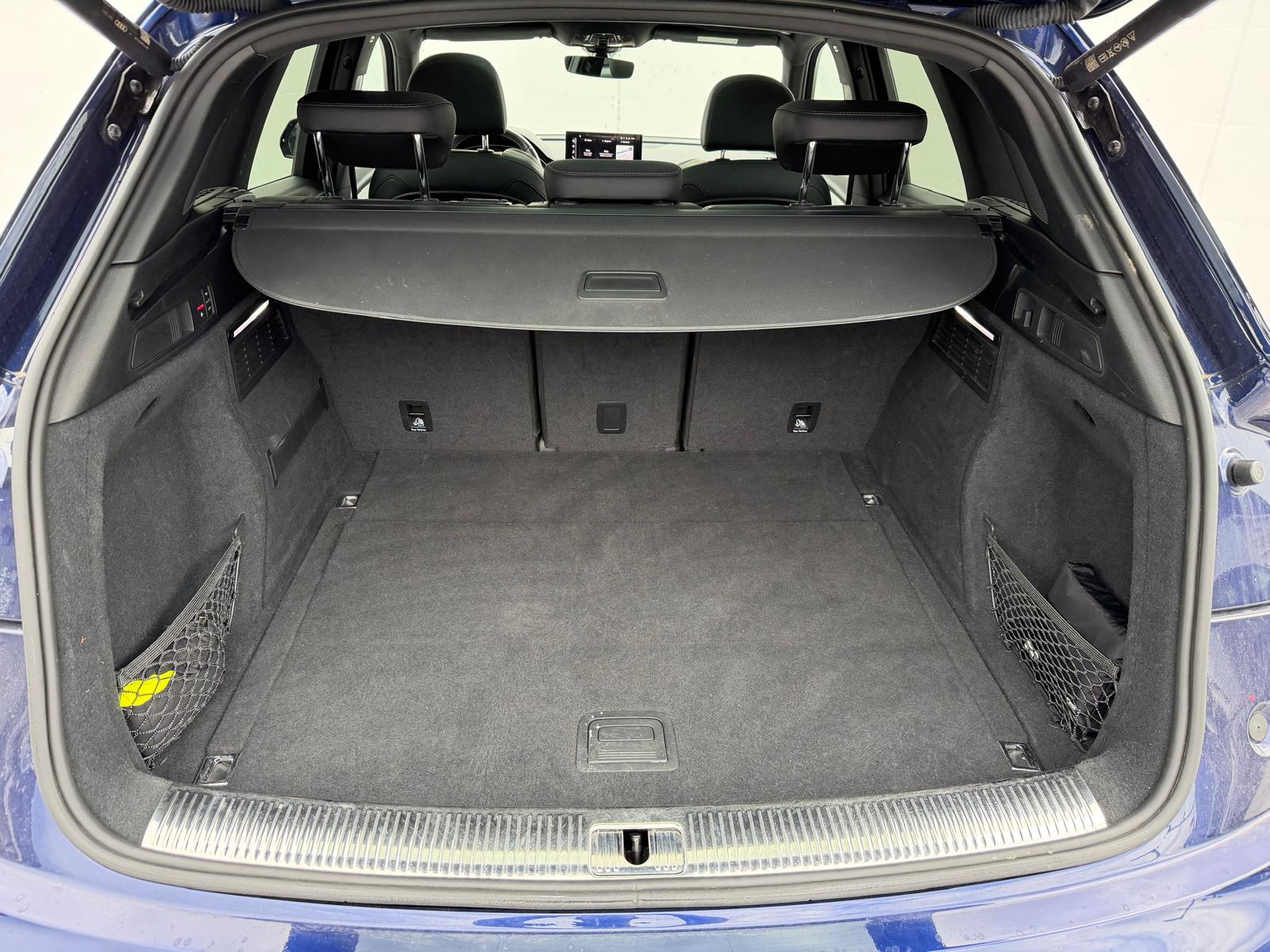 AUDI Q5 45 TFSI Black Edition quattro S-tronic-image-12