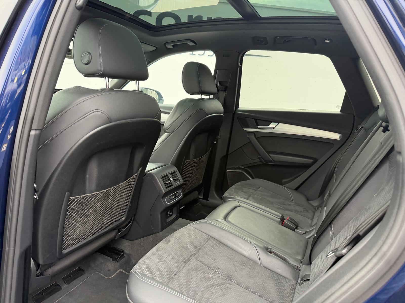 AUDI Q5 45 TFSI Black Edition quattro S-tronic-image-13